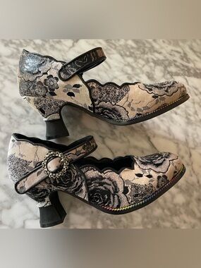 L'artiste Mary Jane Floral Heels in Silver and Black Size 37 = 6.5 to 7